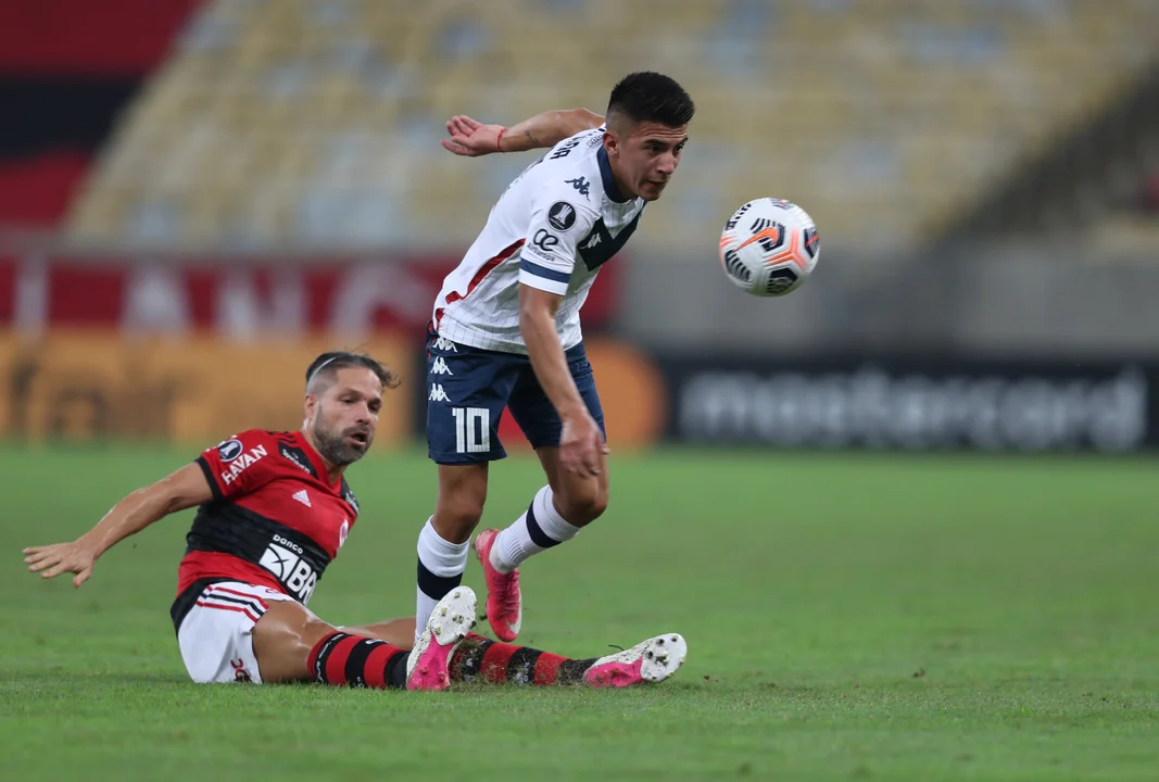 Vélez empató con Flamengo y logró el pase de ronda