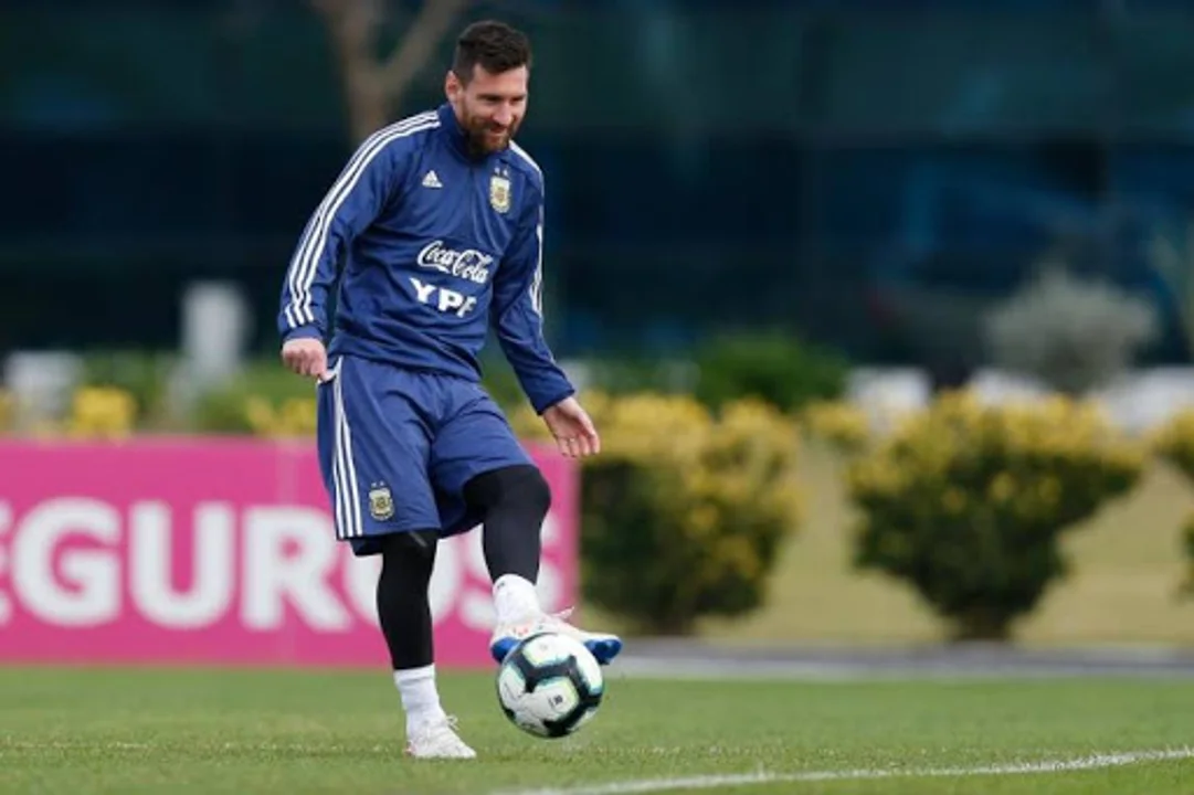 Lionel Messi entrena muy enchufado en el predio de Ezeiza