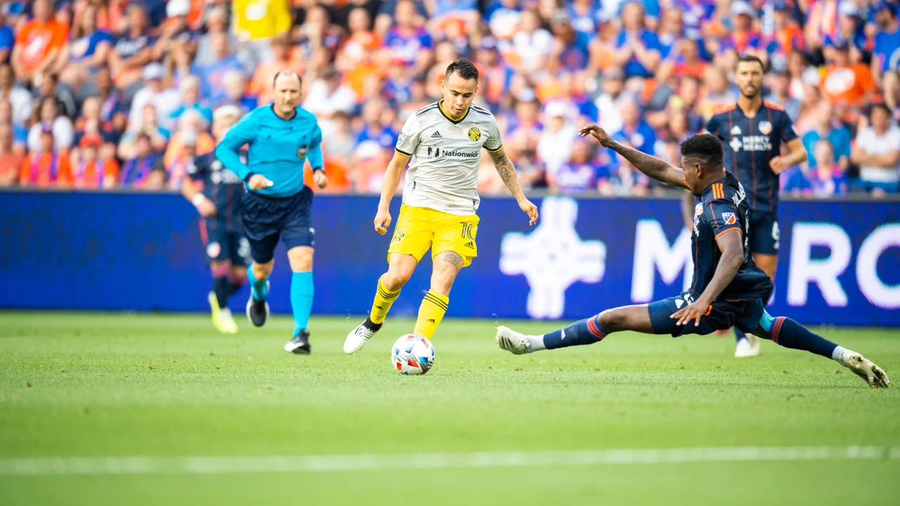 Golazo del chino Zelarrayan en el empate del Columbus Crew