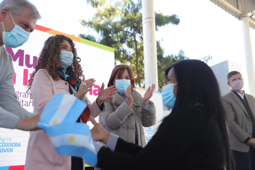 Se presentó el programa "Mujeres a la Cancha"