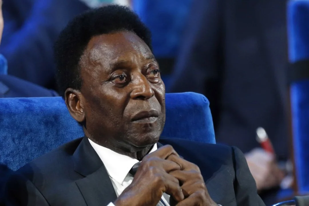 Pelé fue operado y permanece en terapia intensiva en San Pablo