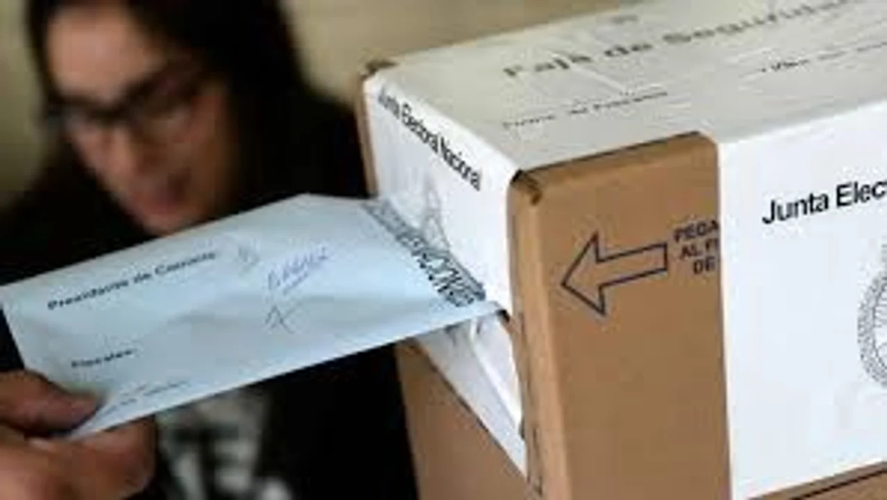 El operativo de la distribución de urnas está a cargo de fuerzas provinciales y nacionales. Foto ilustrativa AP