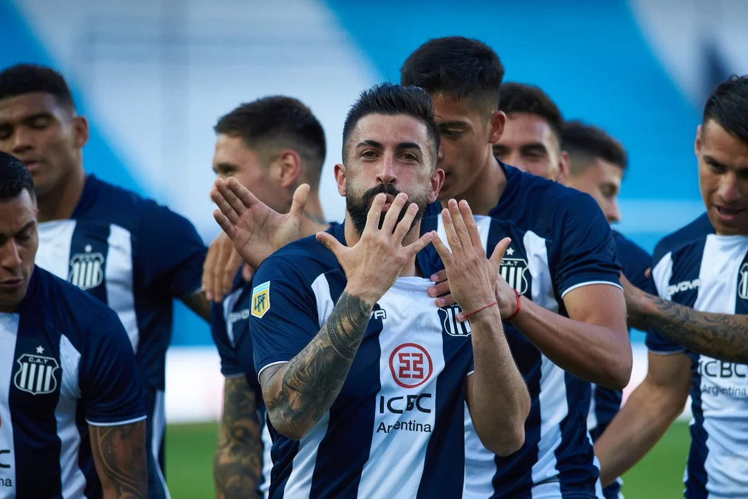 Talleres el puntero cordobés, con dos golazos venció a Racing
