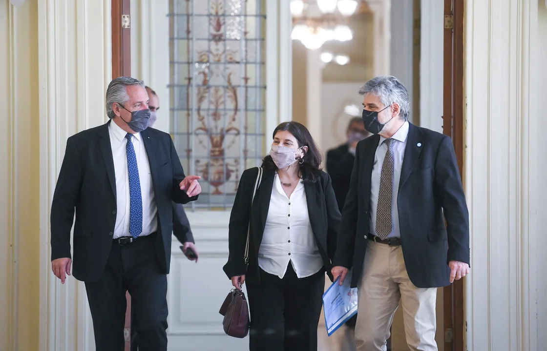 Alberto Fernández junto a Ana Franchi y Daniel Filmus. Imagen: casarosada.gob.ar.