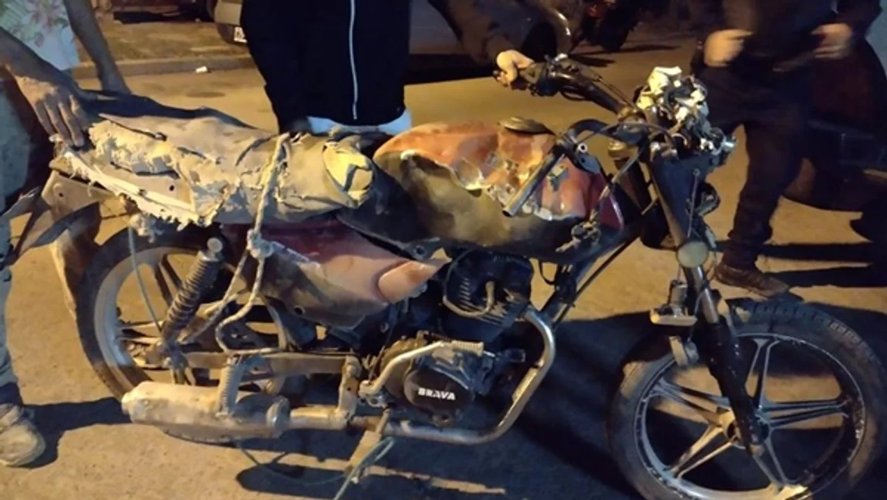 El joven herido espera una prótesis para superar la fractura de tibia y peroné en una de sus piernas. Imagen: La Estafeta Online.