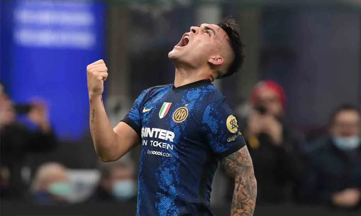 Inter, con un doblete de Lautaro Martínez, se trepó a la punta