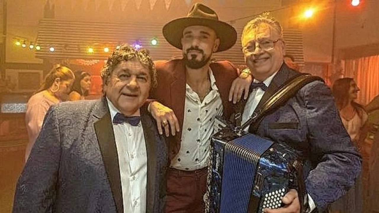Los Palmeras junto a Abel Pintos
