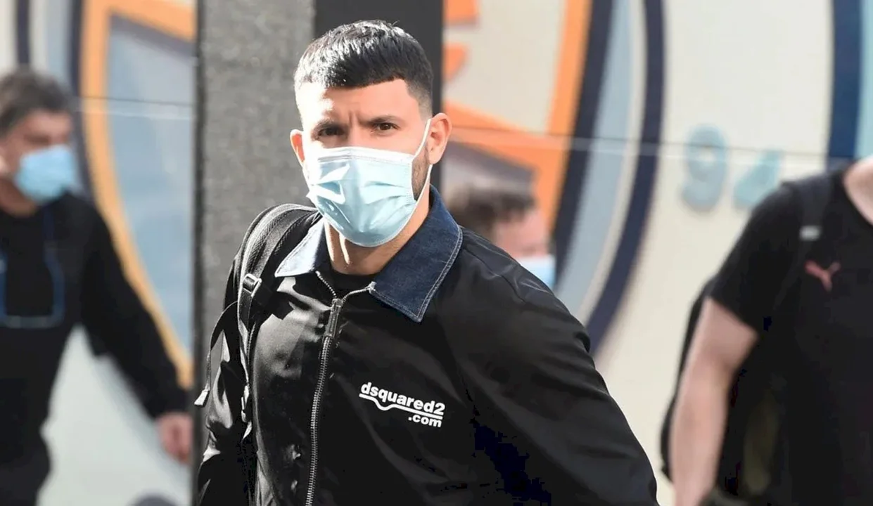 Tras anunciar su retiro, Kun Agüero llegó a la Argentina