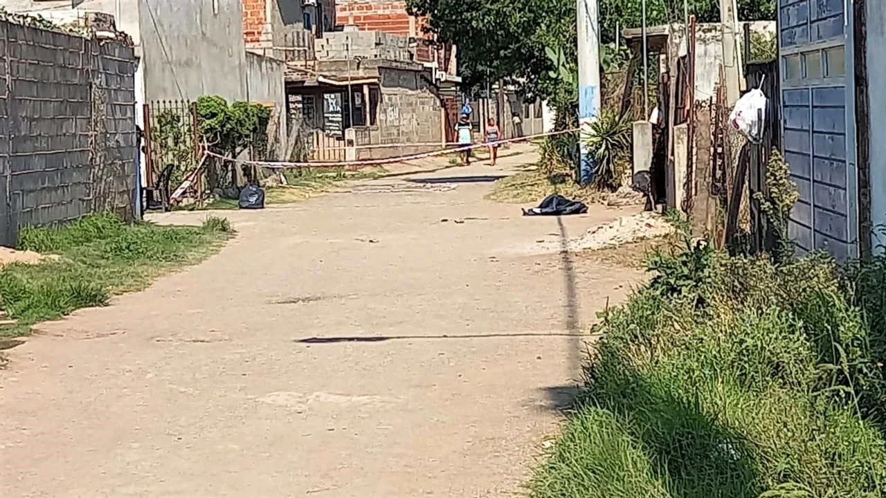 El crimen ocurrió alrededor de las 6 de la mañana en barrio Marqués Anexo. Foto: Sergio Antoniazzi SRT.
