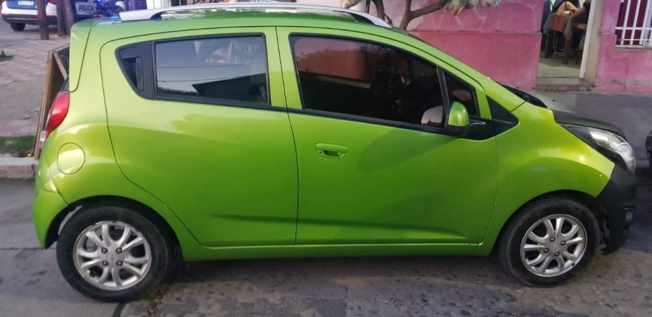Detienen en Córdoba a un hombre que llevaba ropa de policía y micrófonos tácticos
