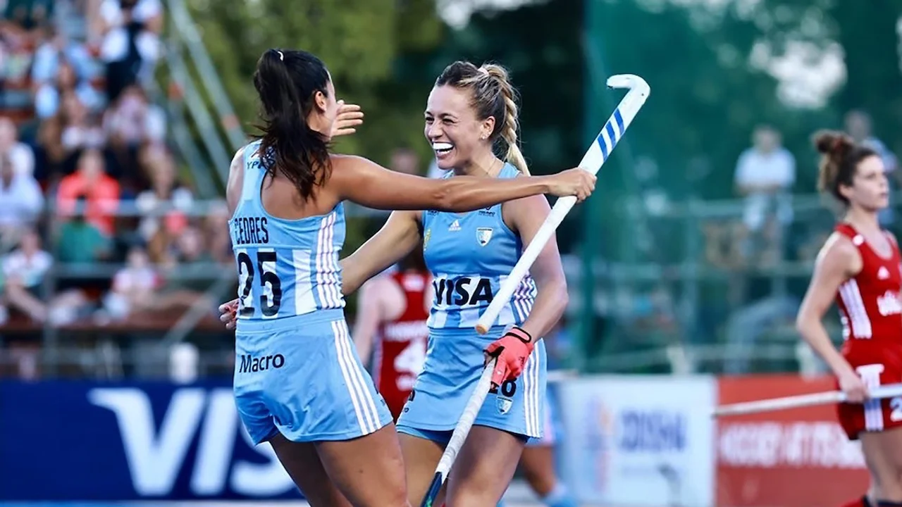 Con dos tantos de Jankunas, las Leonas golearon a Inglaterra