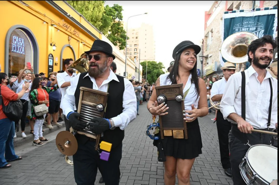 Una primera edición que reunió a una multitud en el Barrio Güemes (Fotos: Municipalidad de Córdoba)