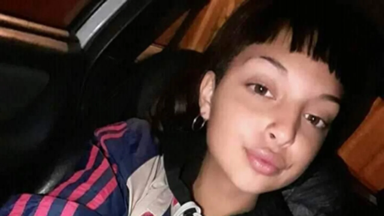 Aldana Seimandi mide 1,50 y tiene un piercing en la nariz. Imagen: Ministerio Público Fiscal.