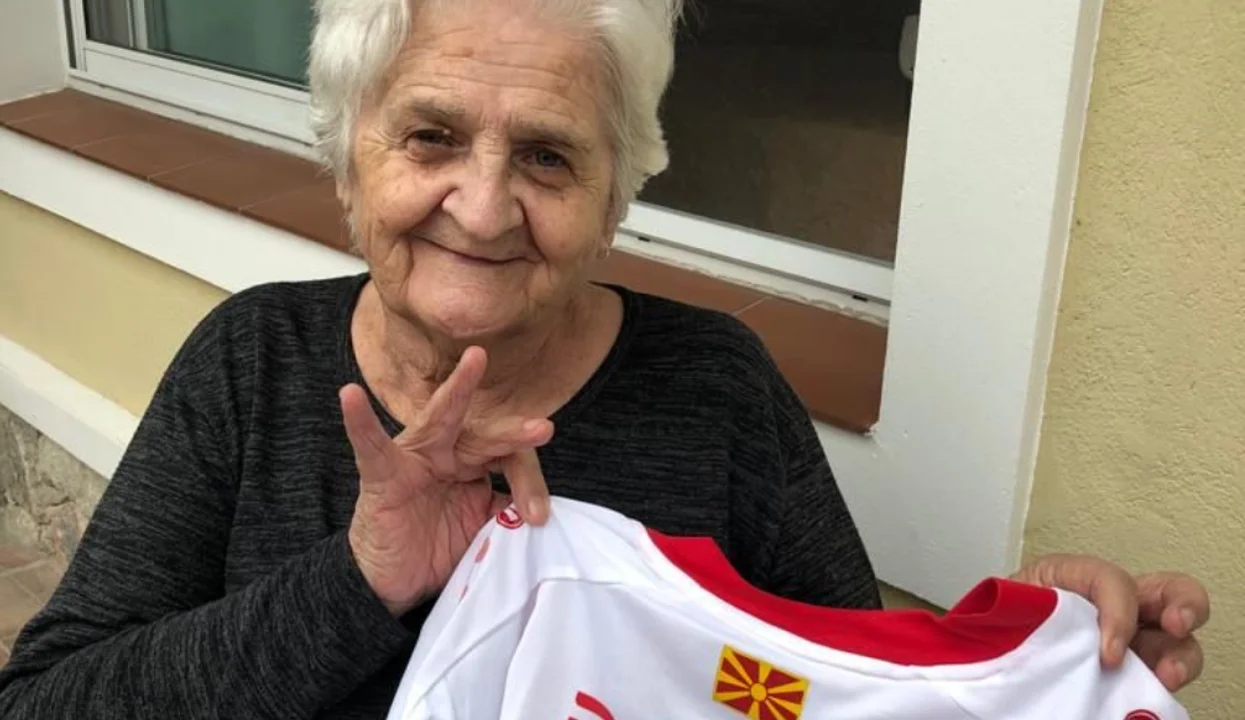 Sara Martinovic, hija de inmigrantes macedonios que hoy quiere ver a su Selección en Qatar. Imagen: @fraiPedro