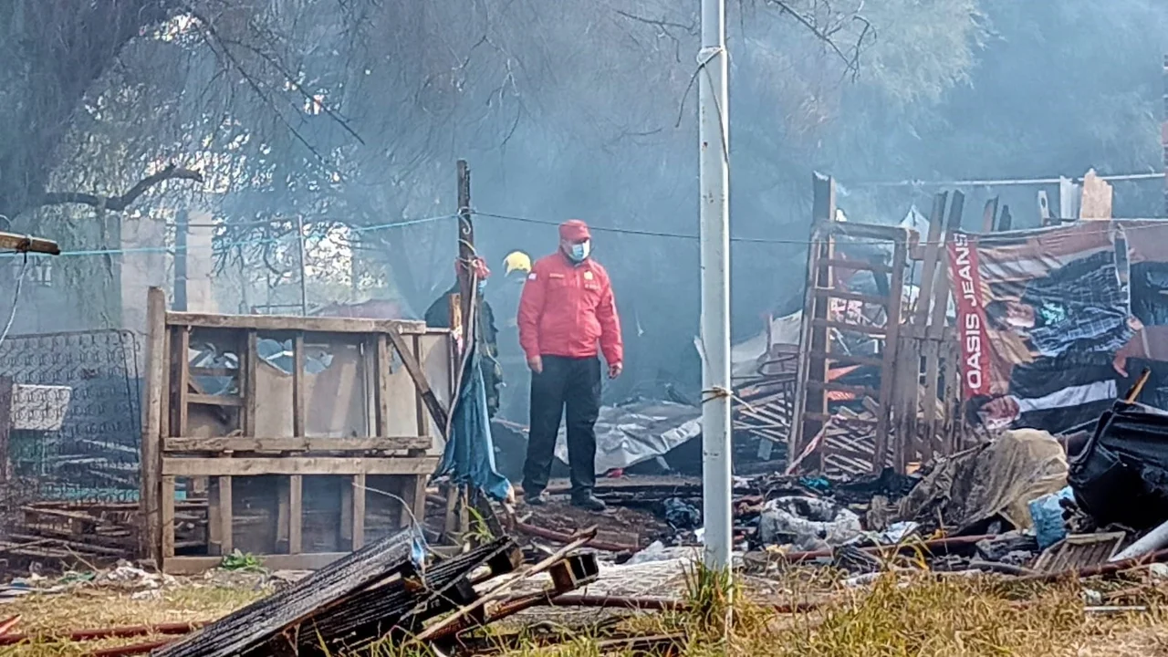 El fuego arrasó con todo. Foto: Gastón Cosutta.