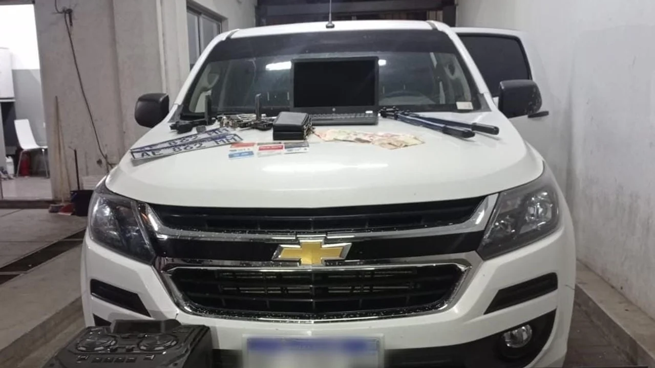 La camioneta secuestrada en la que huyeron los malvivientes. Foto: prensa policía de Córdoba