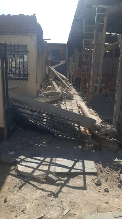 Derrumbe en Córdoba: cae una pared sobre una mujer