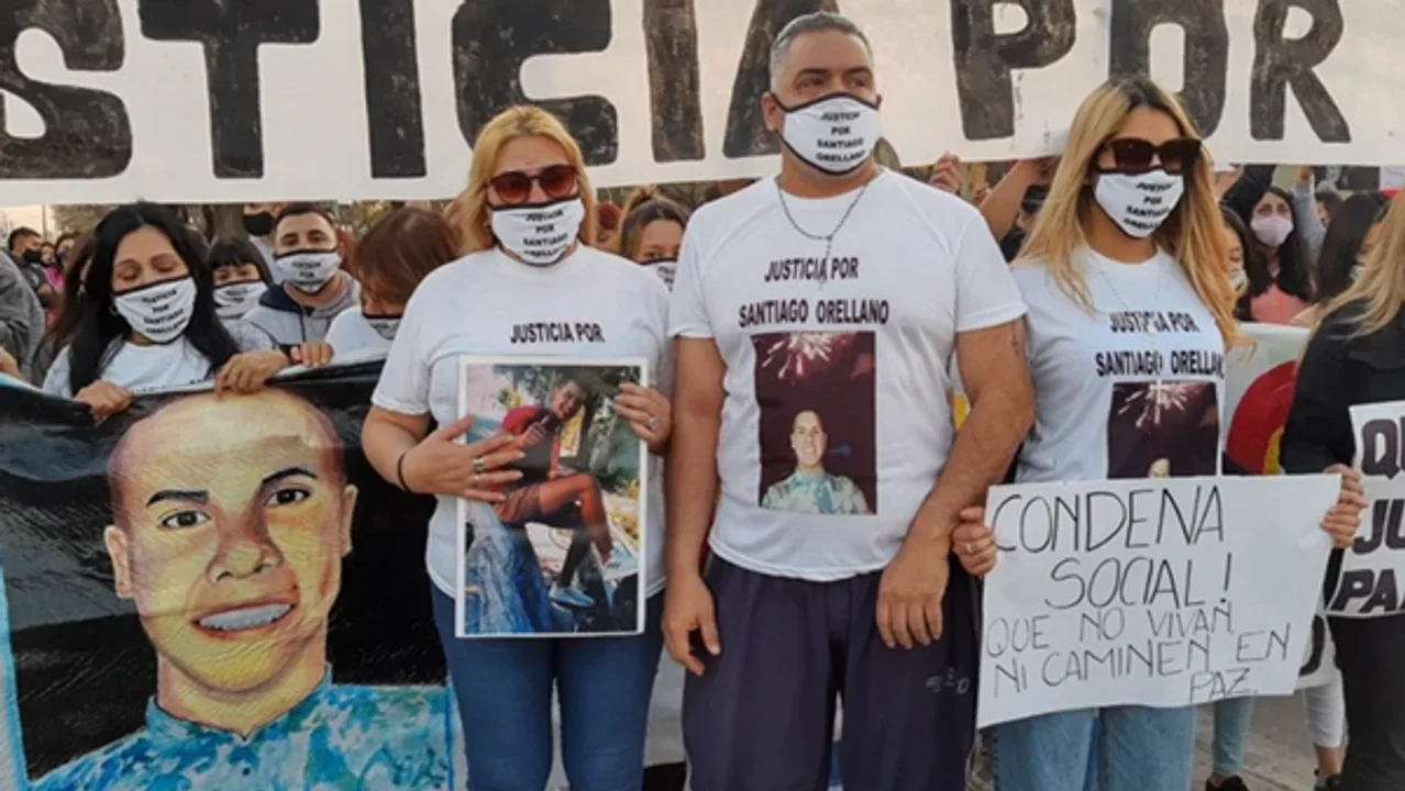 Familiares y amigos de Santiago Orellano piden que se haga justicia. Foto: Cba24n.com.ar