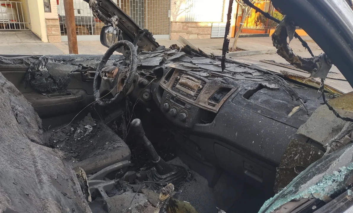 Uno de los vehículos afectados. Foto: Mónica Malmoria / Mutimedio SRT.