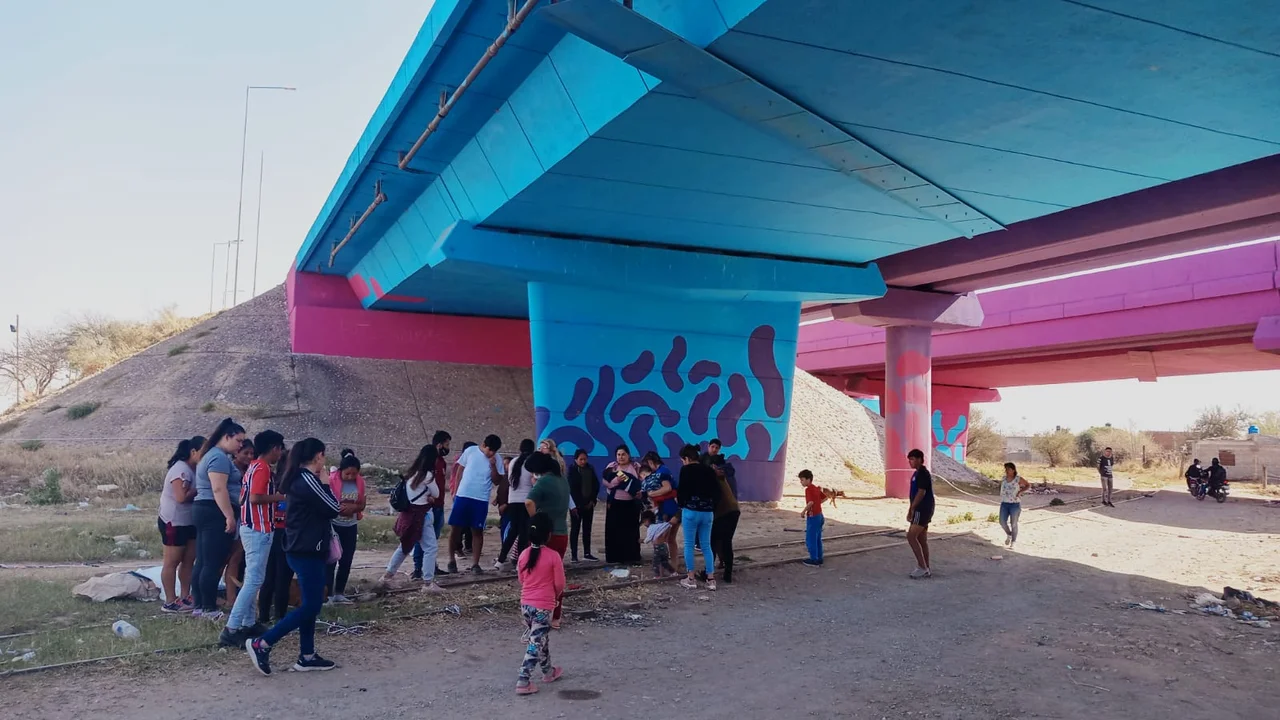 Sabattini y Circunvalación sur, el lugar dónde la joven madre perdió la vida tras ser arrollada por el tren. Foto: Daro Almagro