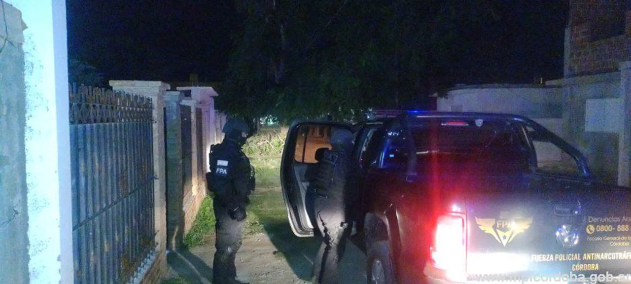 Intentó irrumpir en la casa de un vecino para evitar ser detenido.