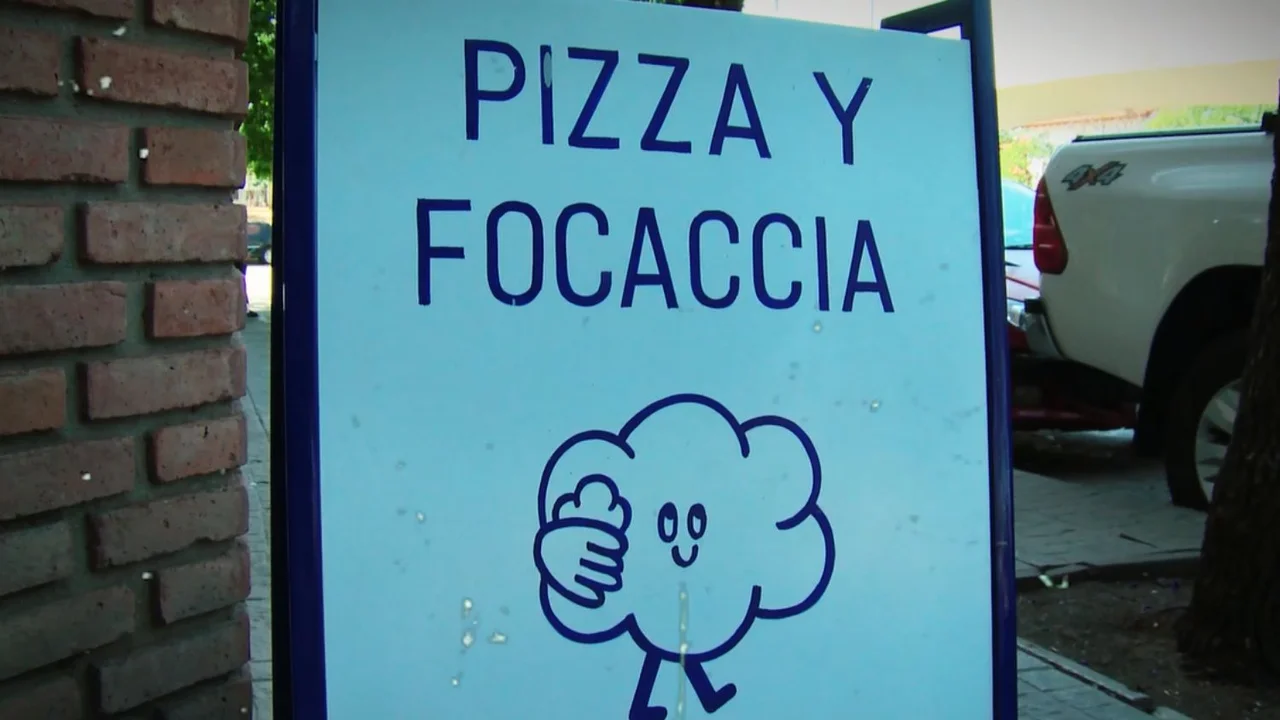 El local abre de lunes a lunes.