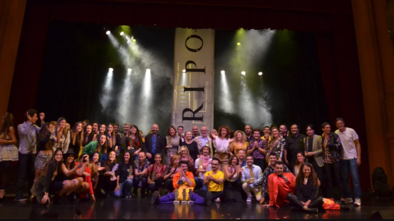 Imagen grupal de la entrega de Premios Siripo 2022 (Foto: prensa Teatro Real)