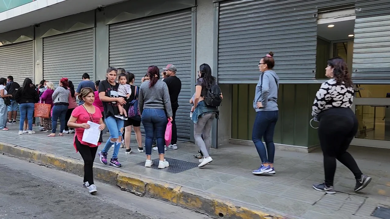 Tras largas filas en ANSES, se recibió toda la documentación para la AUH