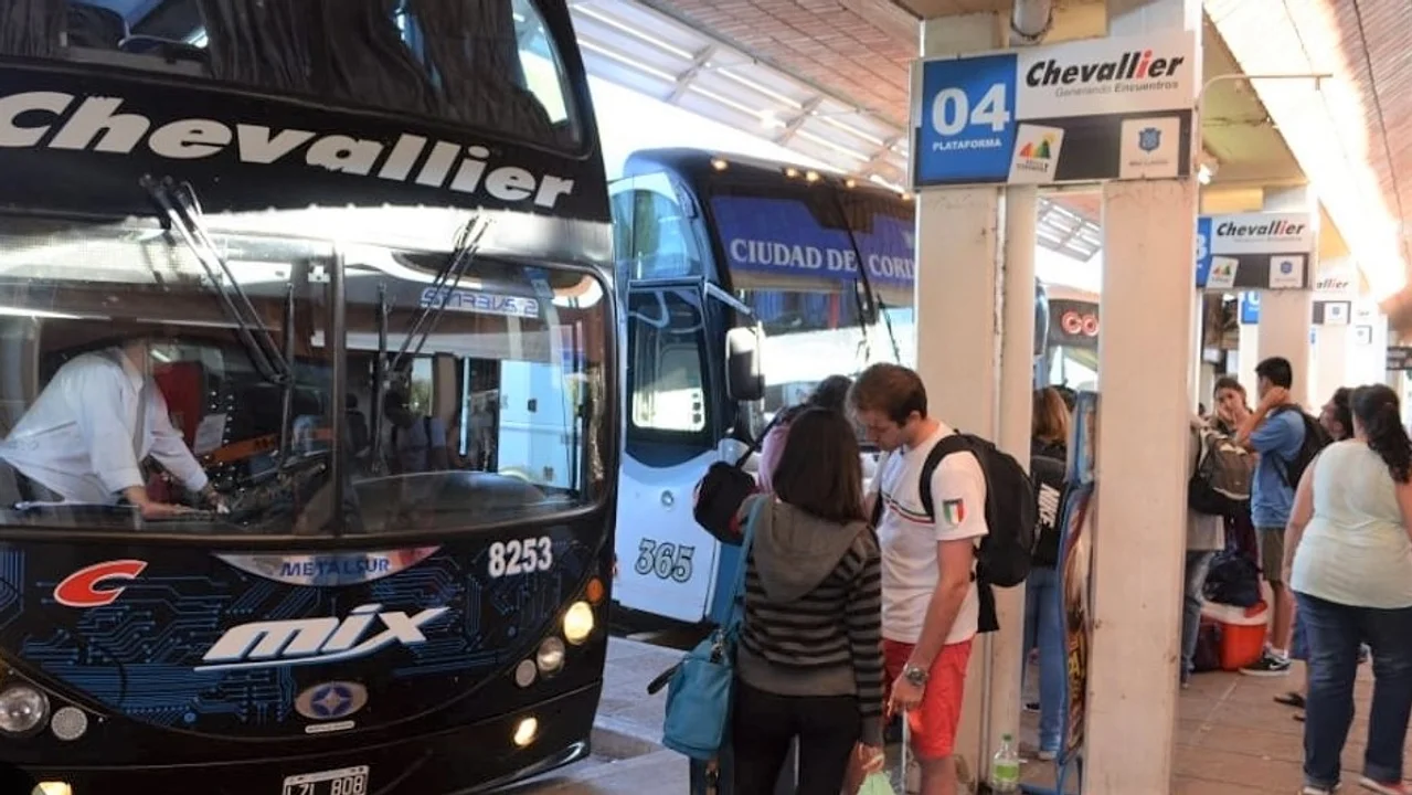 El joven fue hallado muerto en la terminal de Mina Clavero. Foto ilustrativa: sentiargentina.com