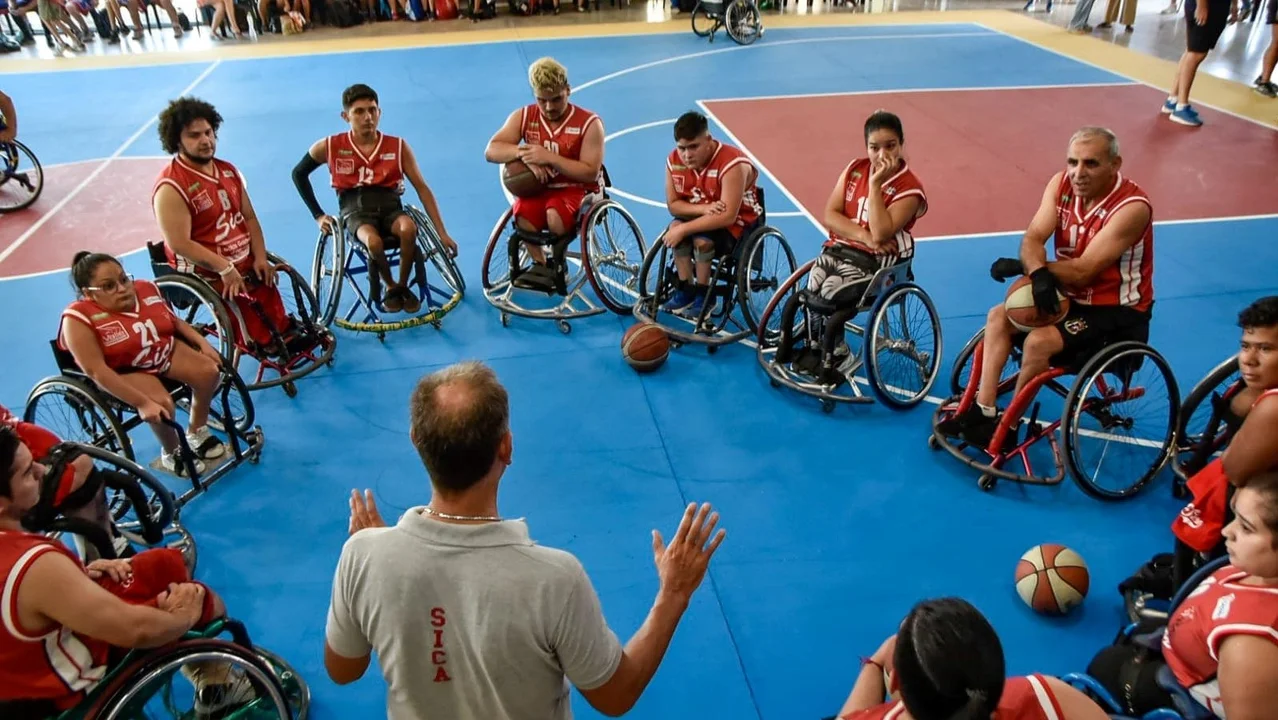 Torneo relámpago de básquet adaptado