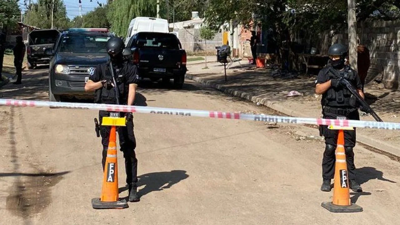 Los allanamientos ordenados por la justicia fueron llevados adelante por efectivos de la Fuerza Policial Antinarcotráfico. Foto: Ministerio Público Fiscal Córdoba