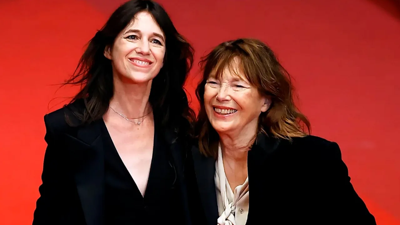 Jane Birkin con su hija Charlotte Gainsbourg en el Festival de Cannes 2021. (Foto: Efe/Epa/Ian Langsdon)