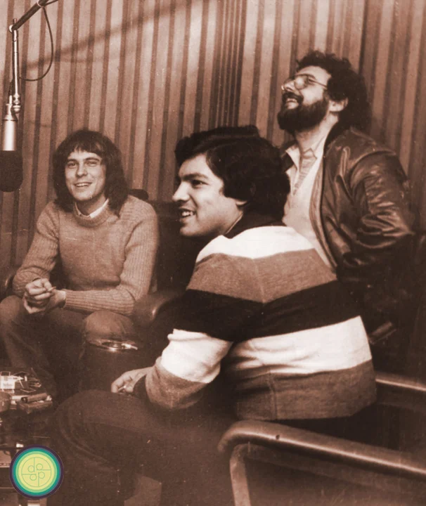 En la Isla del Tesoro. Gustavo Montesano, Oscar López y el autor de esta nota. Invierno de 1980. Foto: Archivo Víctor Pintos