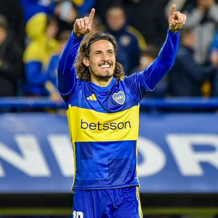 Cavani marcó su primer gol con la camiseta de Boca.