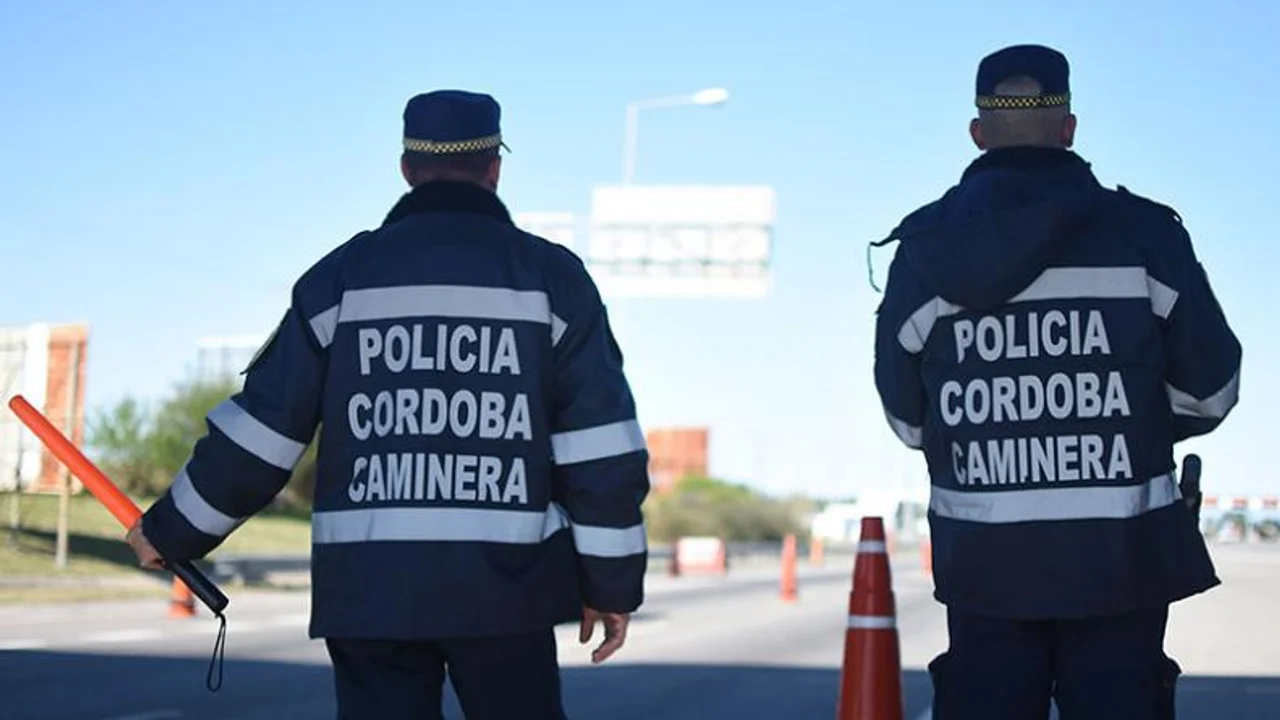 Un auto chocó contra un árbol cerca de Río Cuarto: un joven murió