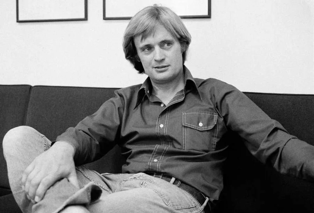 David McCallum durante una entrevista en los estudios de la NBC en Nueva York, en 1975 - Foto Richard Drew /RTVE