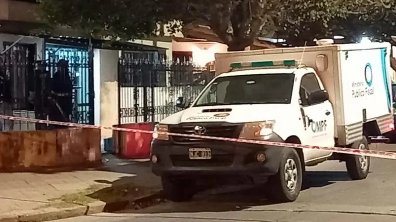 Peritos judiciales trabajaron en la escena del crimen en barrio Jorge Newbery, el viernes pasado. Foto: Gentileza Mateo Lago / El Doce
