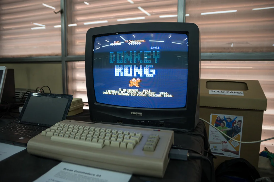 Una Drean Commodore 64 "cybercirujeada" por Hack Fun. Foto: Satoshi Higa / Multimedio SRT