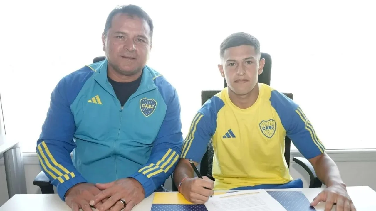 El cordobés Julián Ceballos firmó su primer contrato en Boca e integra el plantel de primera