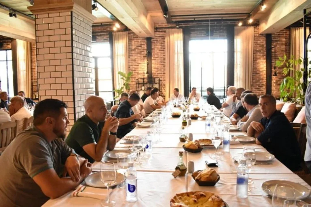 Tapia organizó un almuerzo de camaradería en la previa de los clásicos