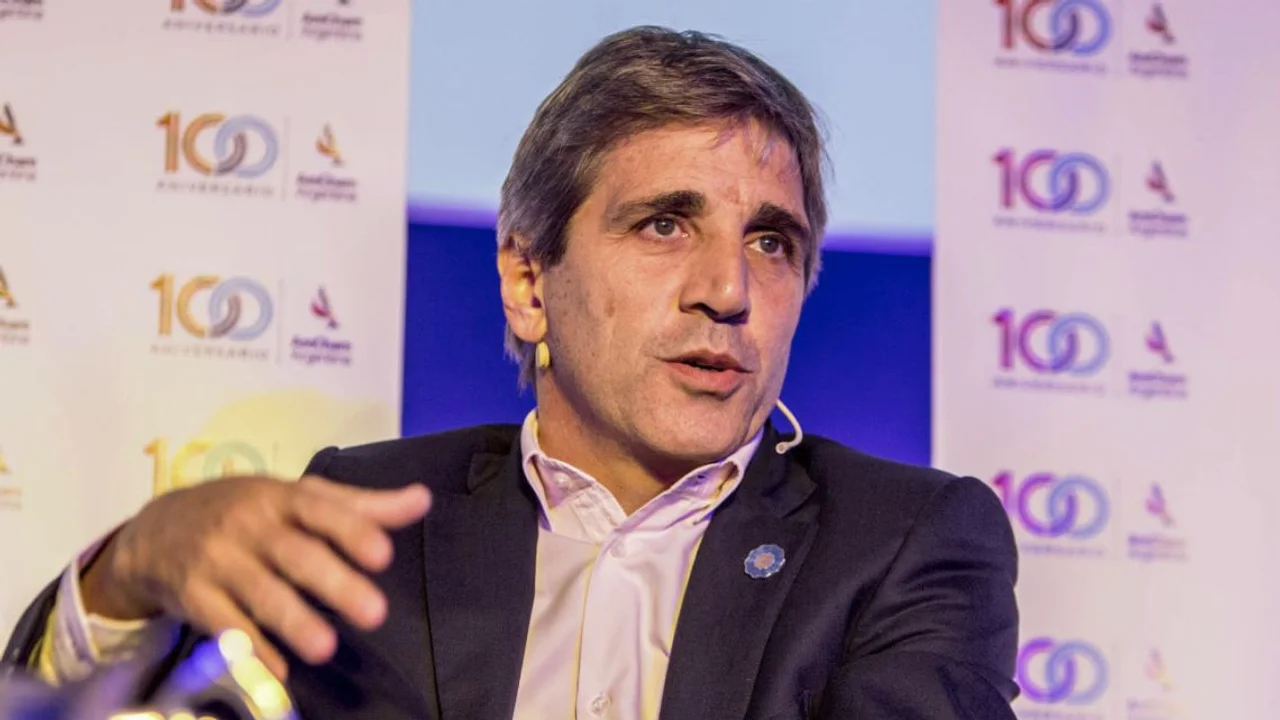 Luis Caputo: se quedó con el control y manejo de la caja de los fondos fiduciarios. Fotografía: perfil.com