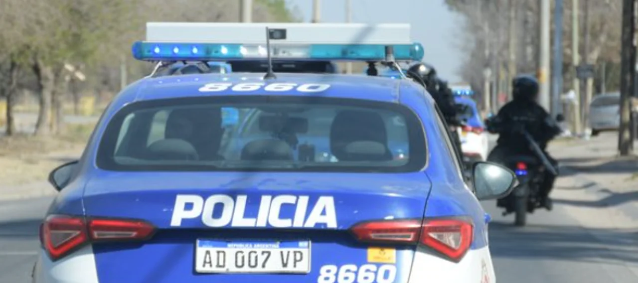 Córdoba: policías salvaron a un niño que se asfixiaba atragantado con comida. Fotografía archivo: Policía de Córdoba.