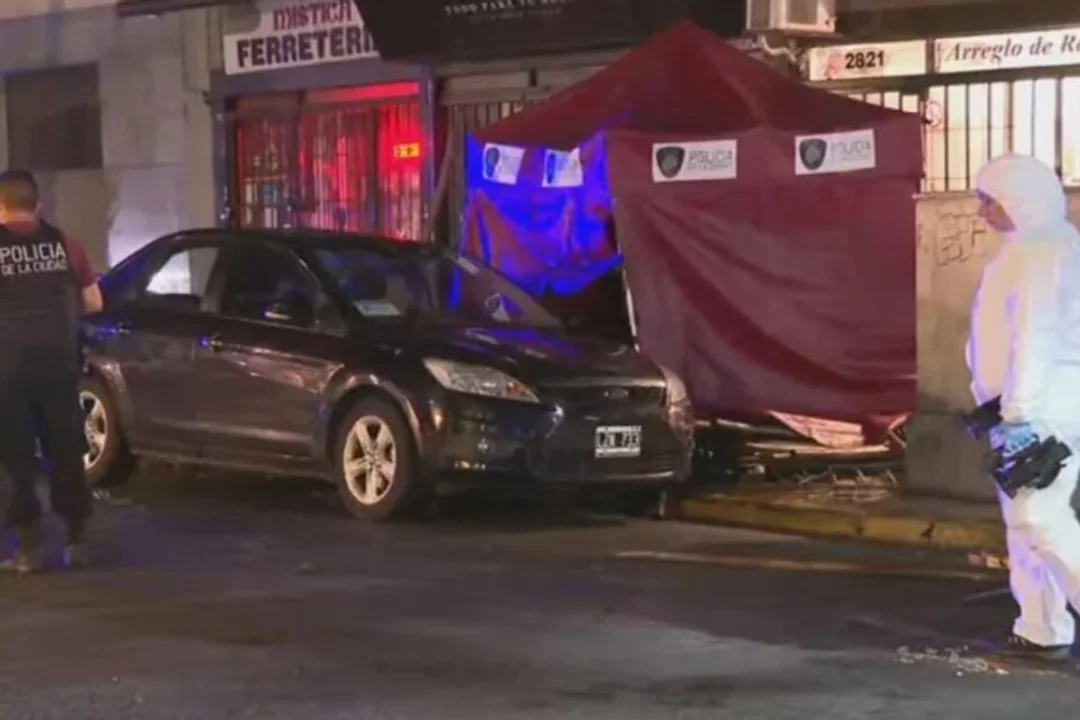 Una mujer murió aplastada por un balcón en Recoleta.. Imagen: NA. Página 12