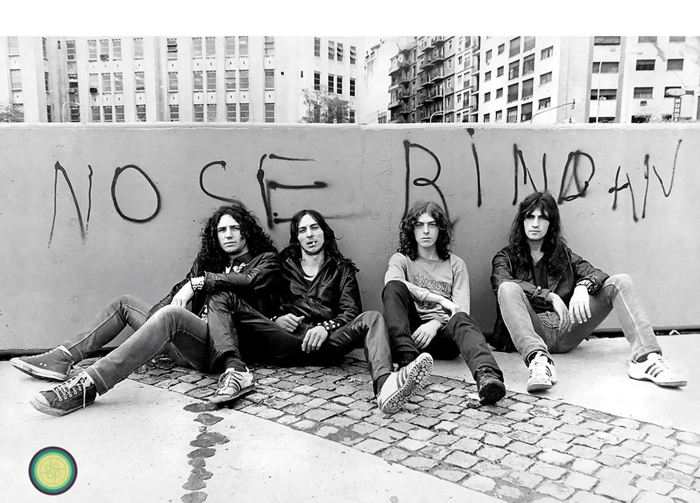 Aún en lucha por el metal, V8
