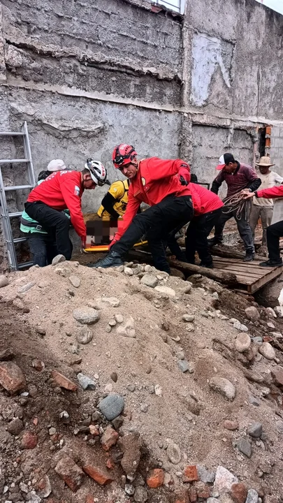 Córdoba: un trabajador cayó a un socavón y quedó atrapado en una obra en construcción 