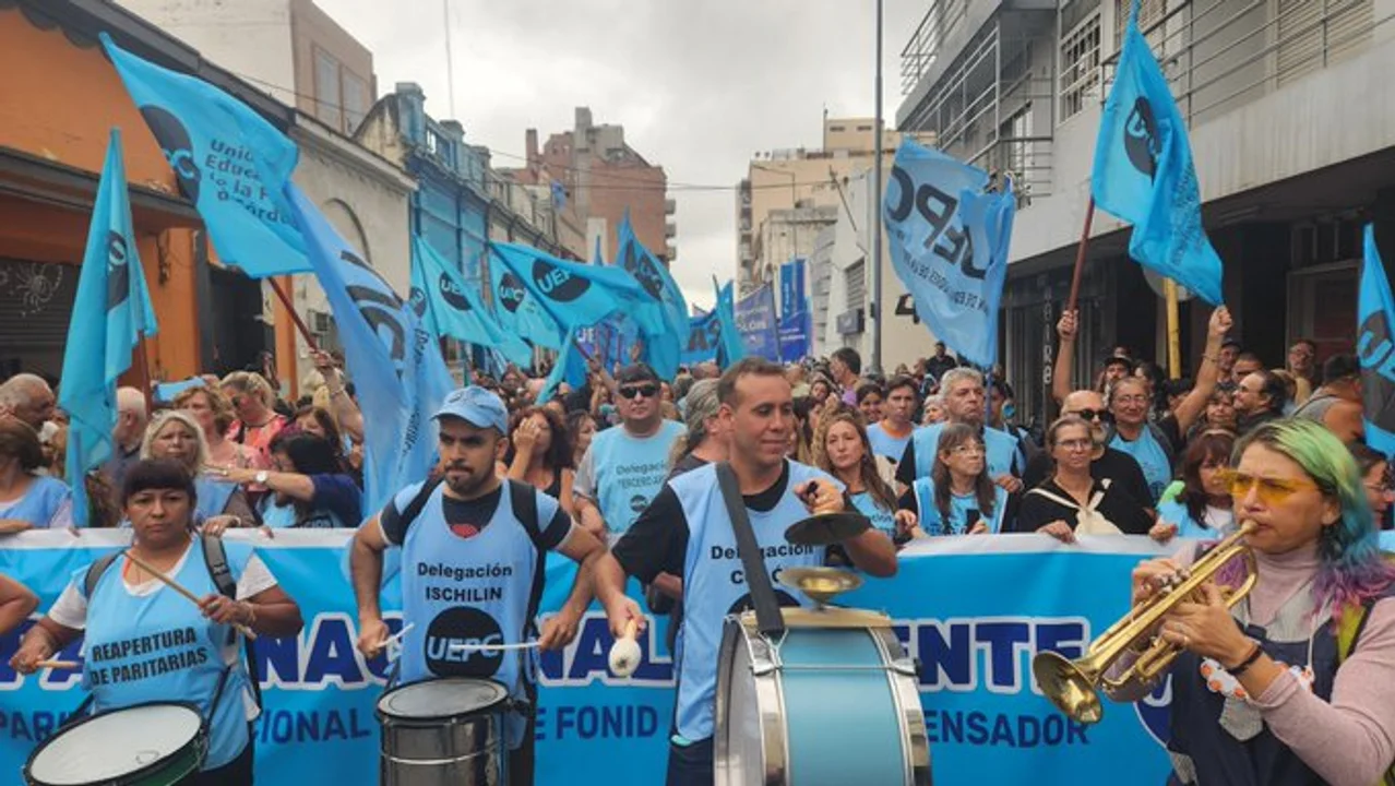 Sigue la pulseada entre Llaryora y los docentes. Imagen: "X" UEPC