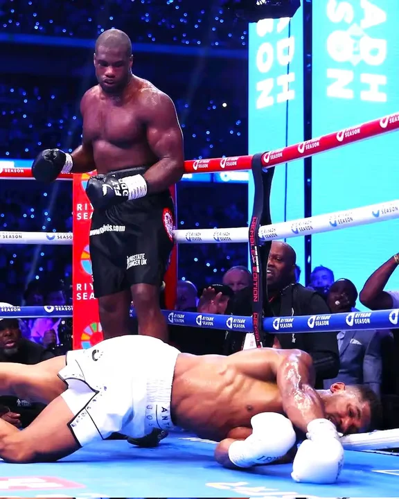Tremendo KO de Daniel Dubois sobre Anthony Joshua en un Wembley con 96.000 personas
