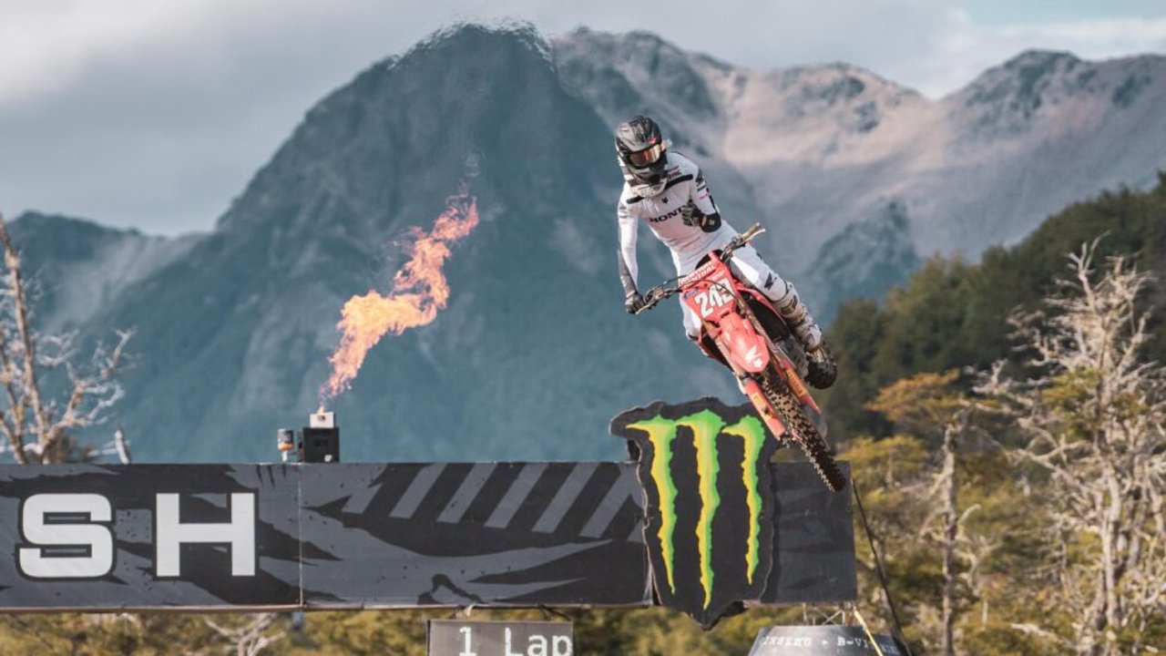 La pelea por el Mundial de Motocross comienza en el Infinito Race Track de Córdoba thumbnail