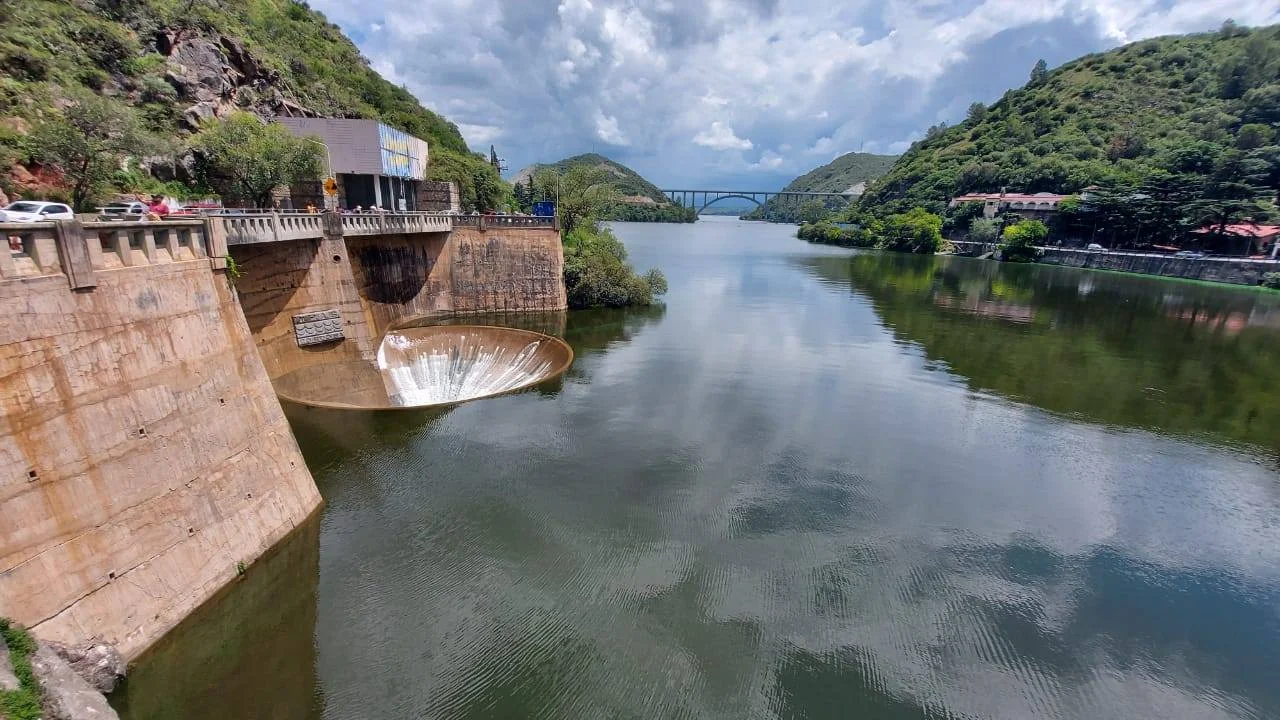 El Dique San Roque creció tras las lluvias y superó la cota del vertedero. Foto: Diques Córdoba.