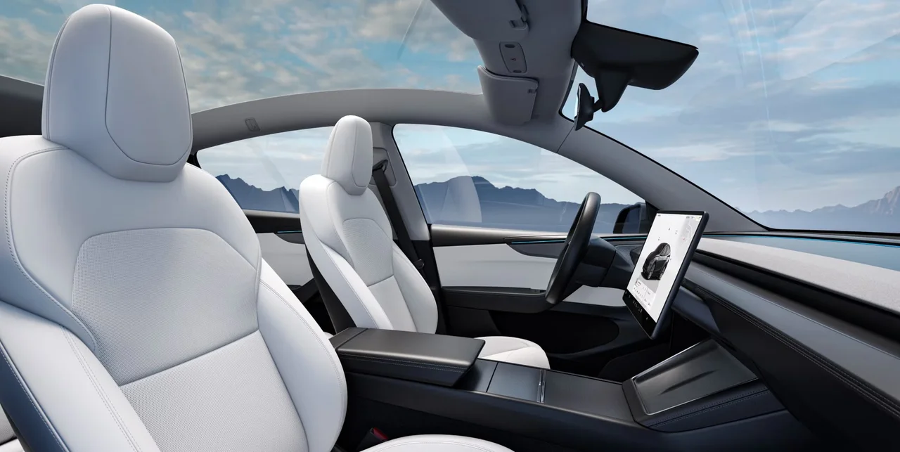 Adiós a las pantallas solo táctiles en los autos